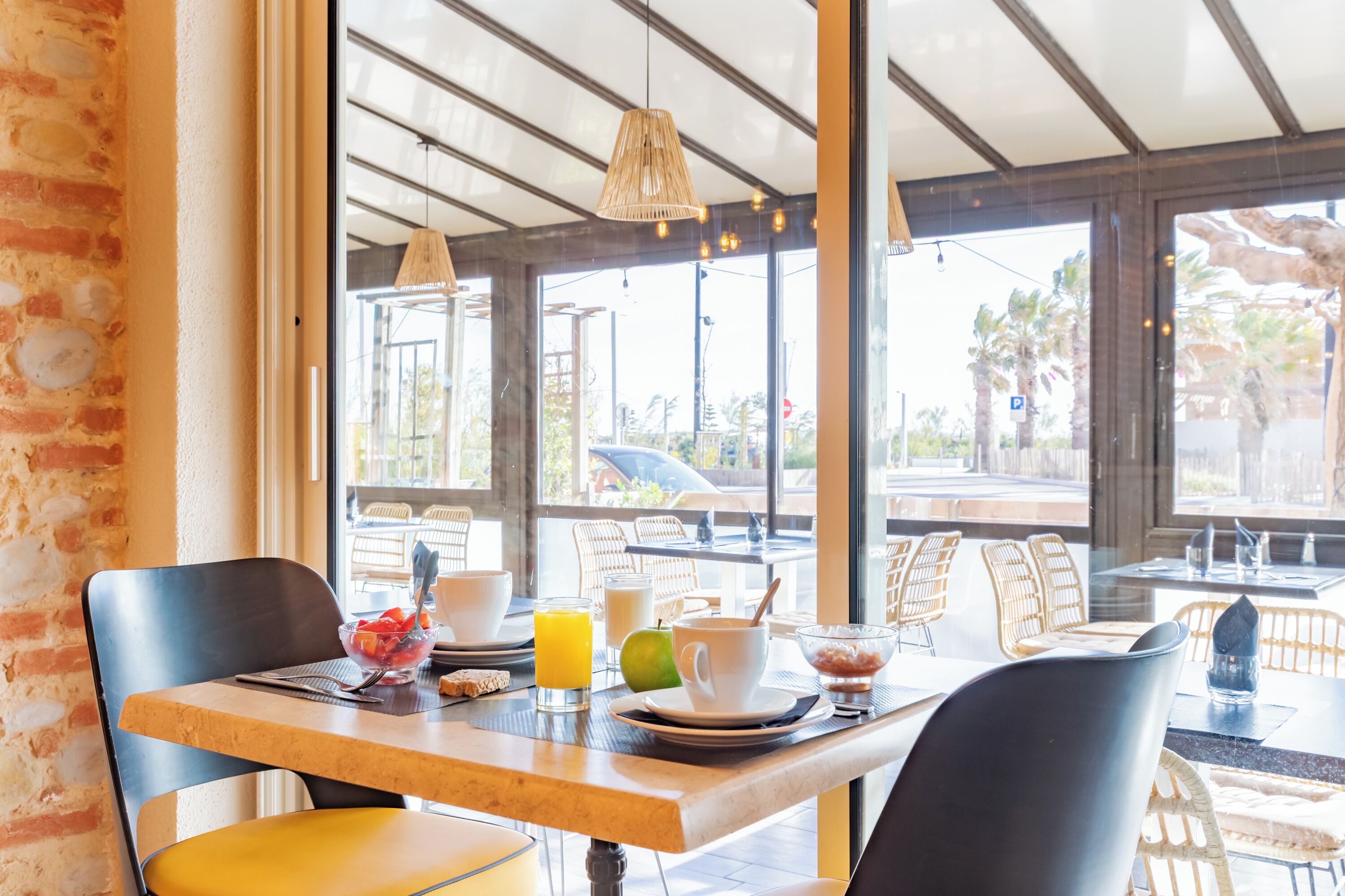 Petit déjeuner buffet (11 EUR par personne)