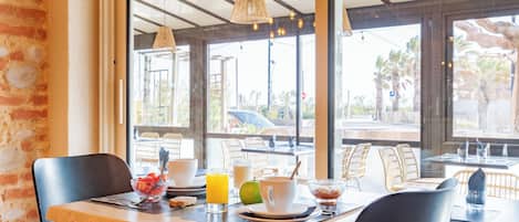 Morgenmadsbuffet hver dag (11 EUR pr. person)