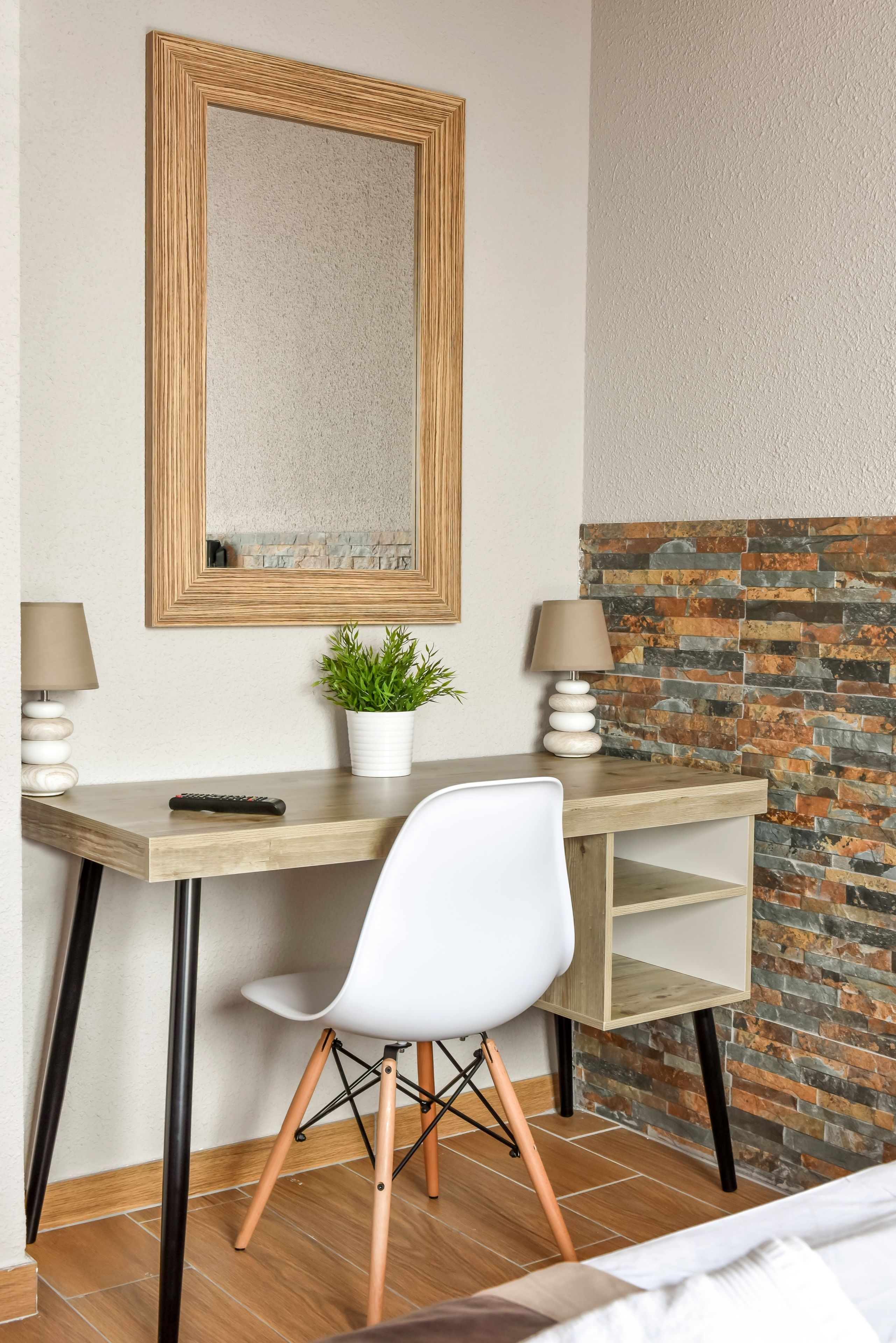 1 bedroom, desk, free wifi, bed sheets