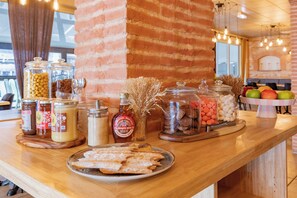 Daily buffet breakfast for a fee - Mar I Sol (Saint-Cyprien)
