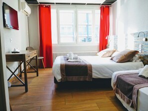 Comfort Triple Room | 1 bilik tidur, meja, Wi-fi percuma, cadar katil