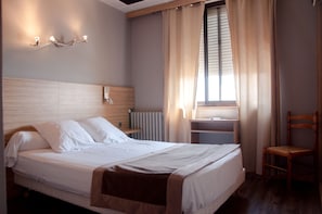 1 bedroom, desk, free WiFi, bed sheets