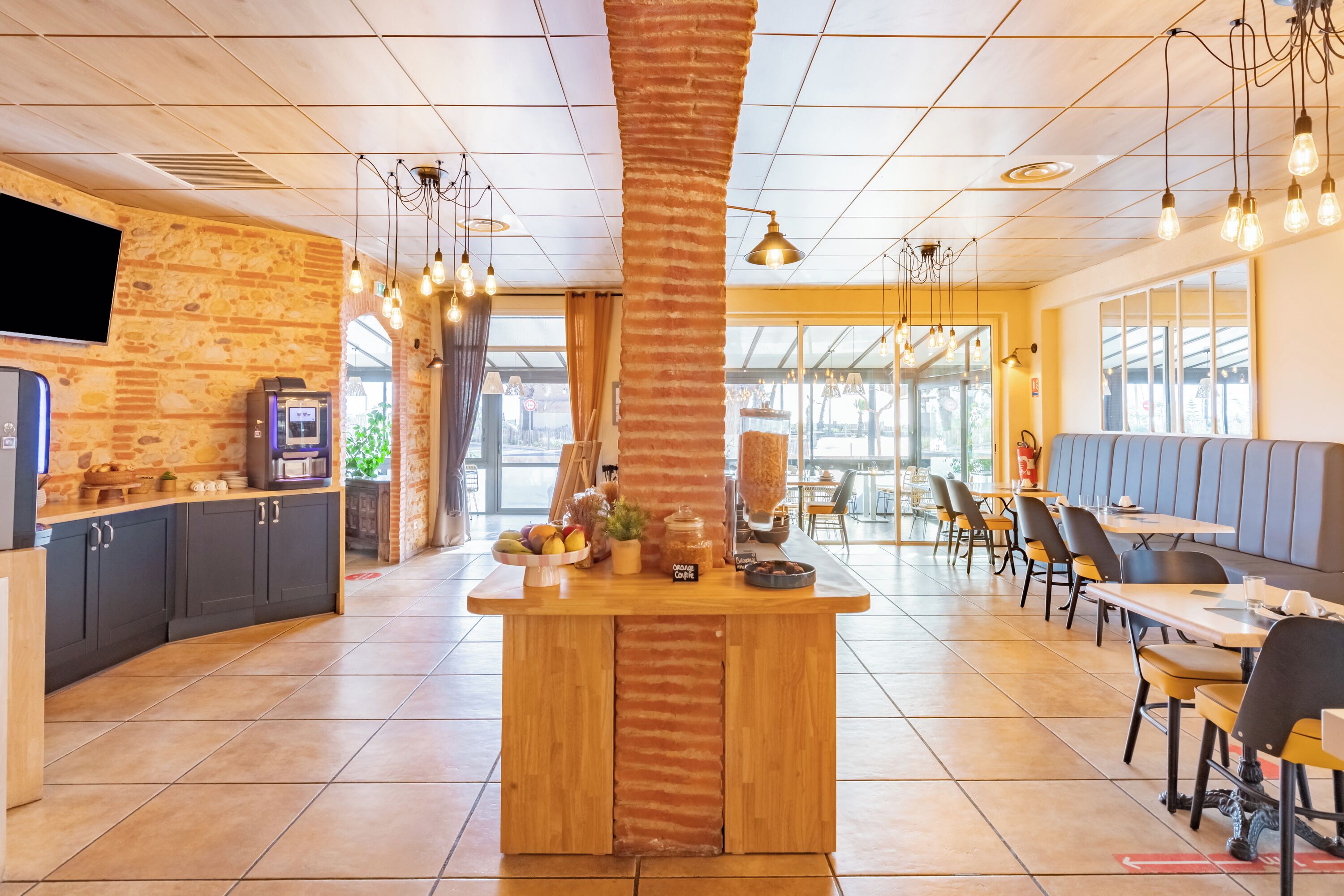 Tägliches Frühstücksbuffet gegen Gebühr