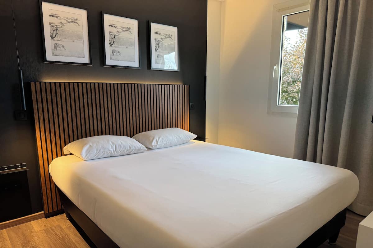 Standard Room, Multiple Beds | Individually decorated, desk, soundproofing, iron/ironing board