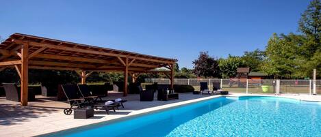 Piscine extérieure (ouverte en saison)