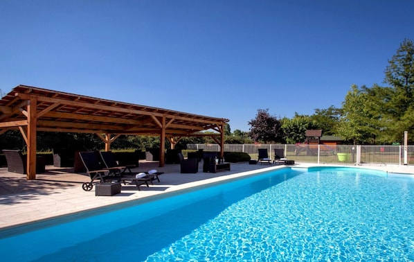 Sesongbasert utendørsbasseng