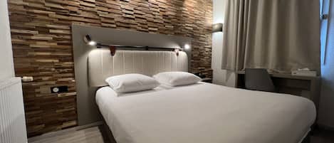 Habitación estándar, 1 cama Queen size | Decoración personalizada, escritorio y insonorización