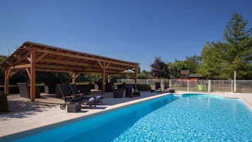 Piscine extérieure (ouverte en saison)