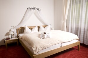 Ropa de cama de alta calidad, escritorio, wifi gratis y ropa de cama 