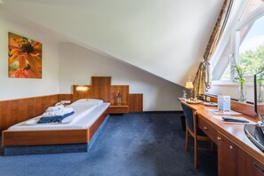 Premium bedding, in-room safe, desk, iron/ironing board