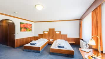 Twin Room | Premium bedding, in-room safe, desk, iron/ironing board