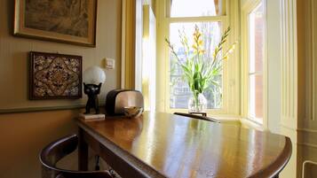 Daily continental breakfast (EUR 10 per person)