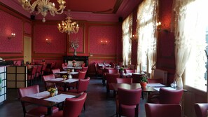 Café da manhã com buffet grátis