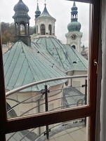 Ropa de cama de alta calidad y minibar