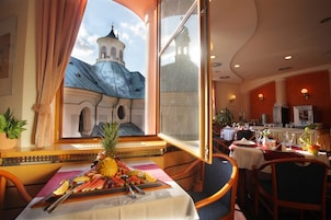 Se sirven almuerzos y cenas, cocina internacional