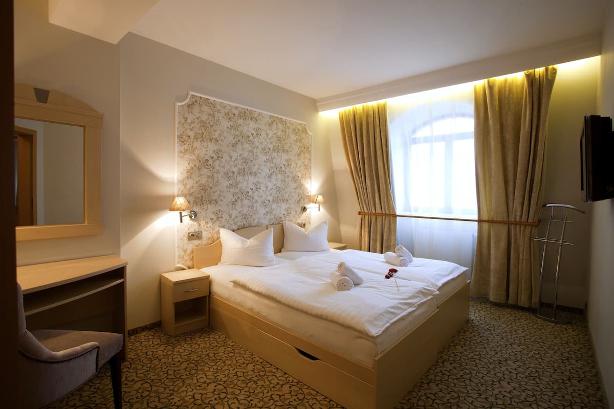 Standaard Twin kamer, uitzicht op stad | 1 slaapkamer, luxe beddengoed, een minibar, een kluis op de kamer