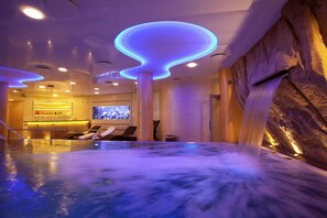 Indoor pool, open 8:00 AM to 7:30 PM, sun loungers, lifeguards on site - Wellness & Spa Hotel Ambiente (Karlovy Vary)