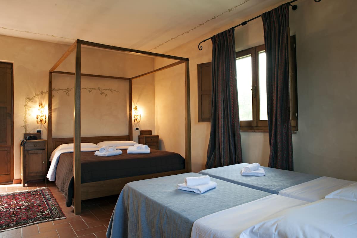 quadruple room | 2 bedrooms, in-room safe, individually furnished, desk