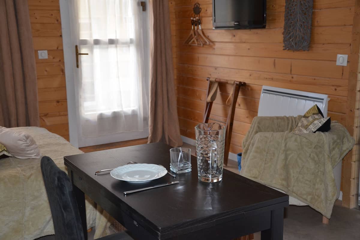 appart studio, 1 double or 2 twin beds | in-room dining