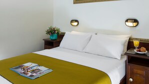 1 bedroom, in-room safe, desk, WiFi (free) - Galileo Hotel (Tel Aviv)