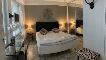 Standard Double or Twin Room | Desk, bed sheets