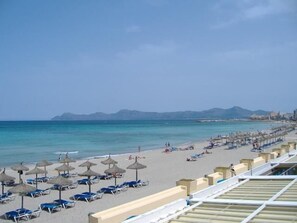 A la platja i bar a la platja 