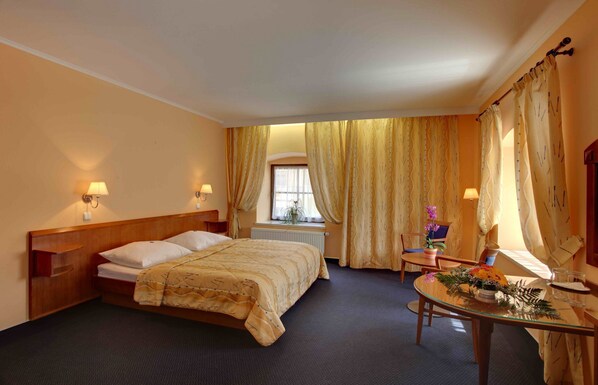 Minibar, in-room safe, desk, iron/ironing board