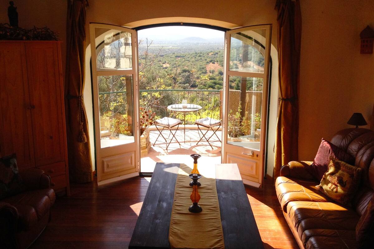 Luxury Suite, 1 Bedroom, Valley View, Mountainside | Living room