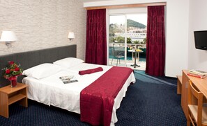 Literie de qualité supérieure, bureau, Wi-Fi gratuit, draps fournis