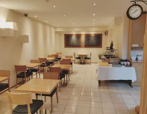 Daily buffet breakfast for a fee