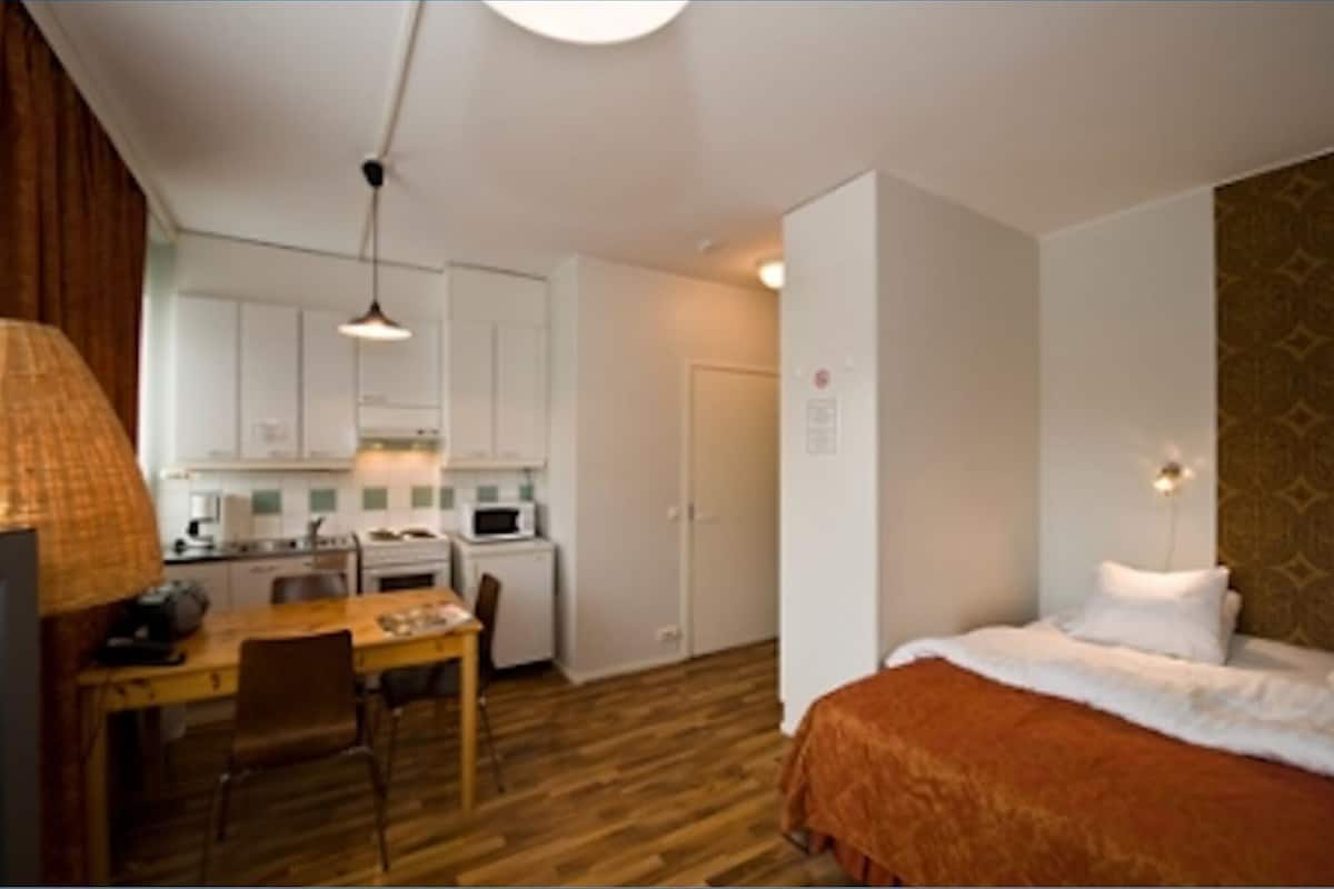 Premium bedding, down comforters, desk, laptop workspace
