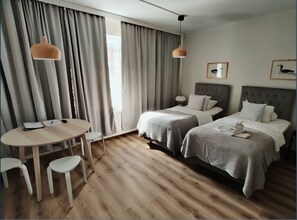 Literie de qualité, couette en duvet, bureau