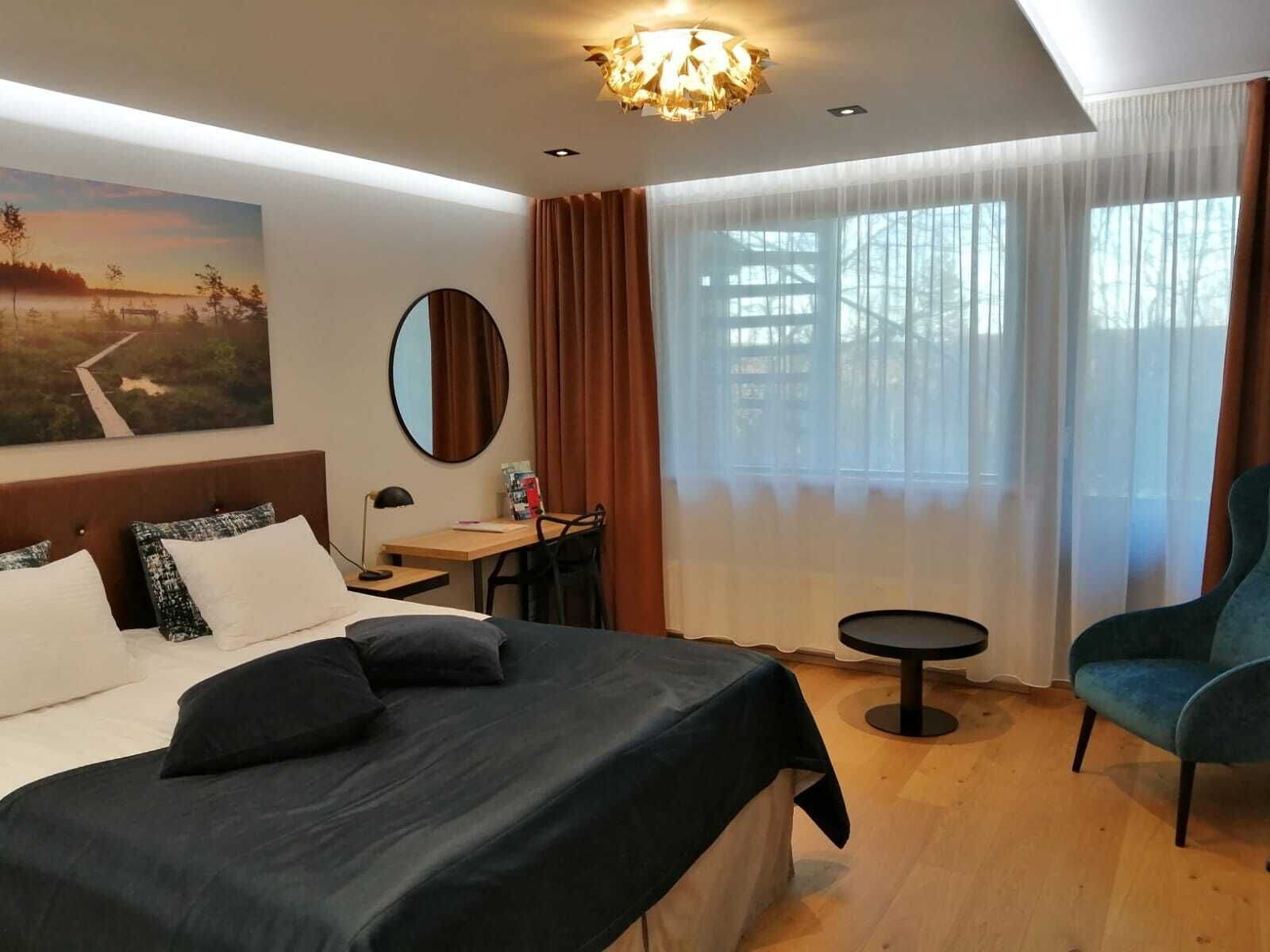 غرفة سوبيريور مزدوجة - سرير كبير | ميني بار ومكتب وستائر تعتيم ومكواة/لوح كي