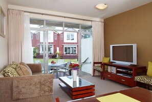 3 habitaciones, caja de seguridad en la habitación y muebles diferentes
