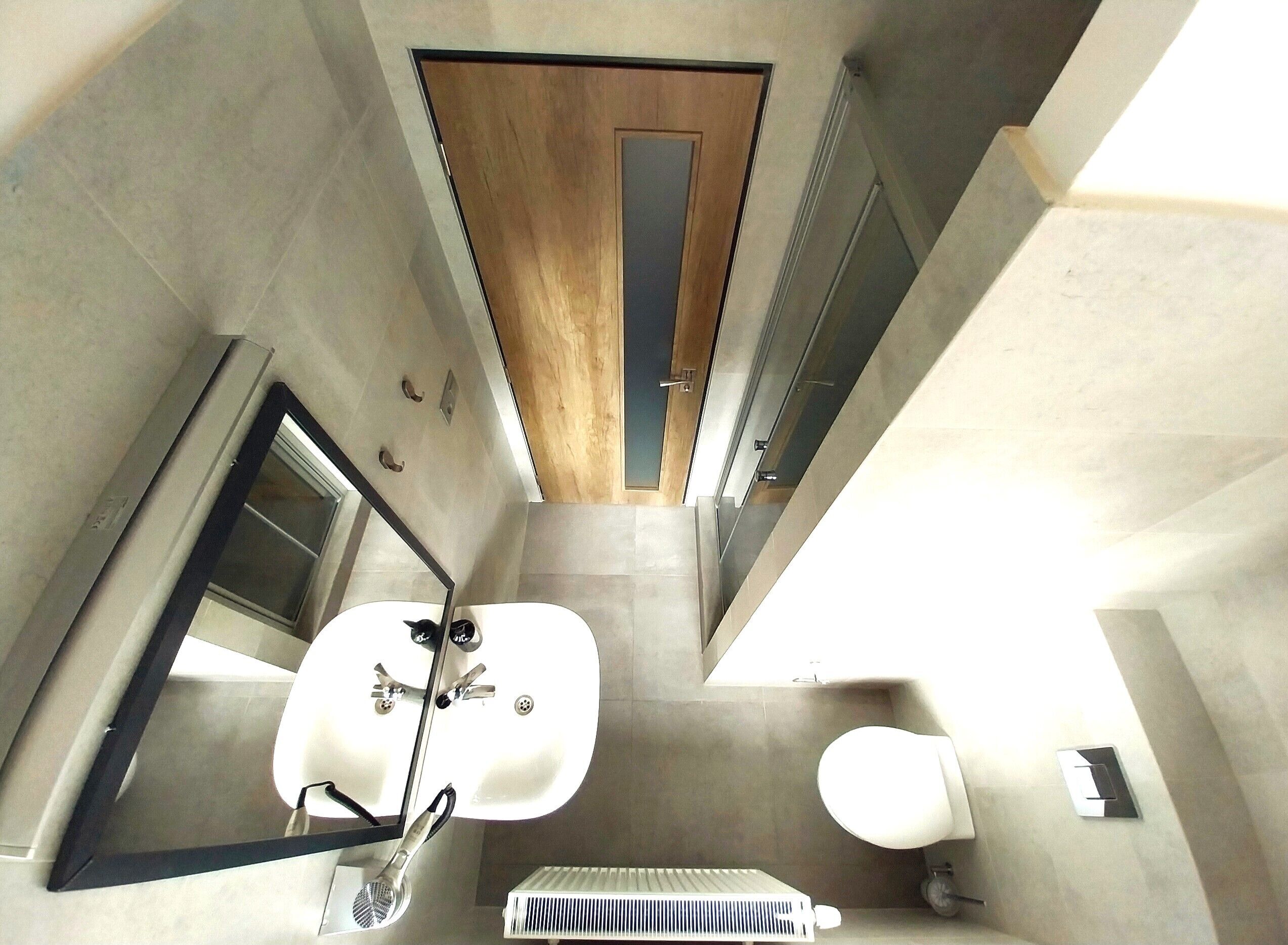 Doppia Comfort, 1 letto queen | Bagno | Doccia, asciugacapelli, asciugamani, carta igienica