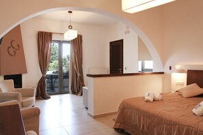 Suite exécutive, vue sur la montagne | Couette en duvet, minibar, coffre-fort, décor unique