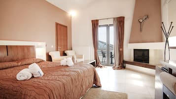 Superior Room, Land View | 1 多间卧室、羽绒被、迷你吧、客房内保险箱
