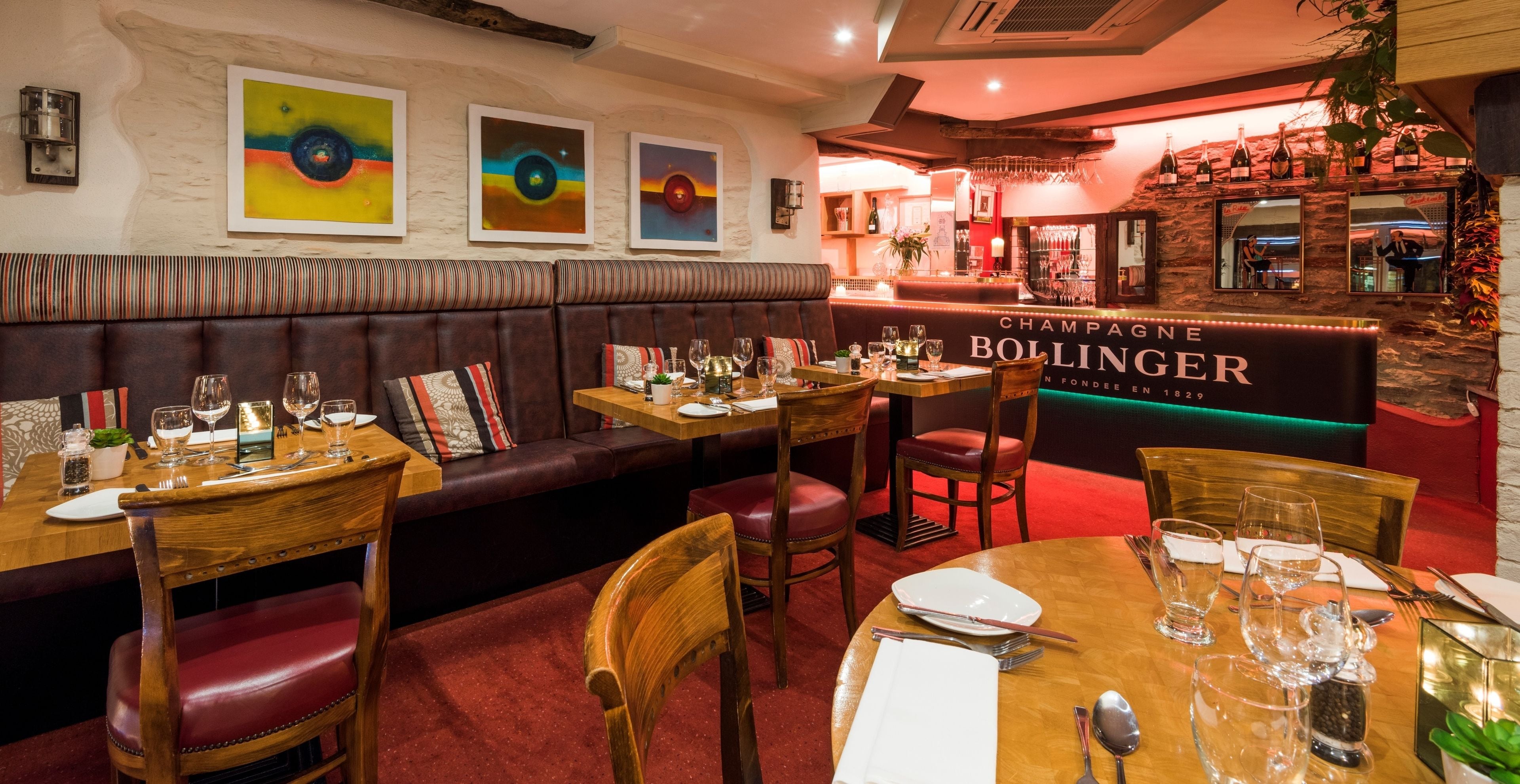 breakfast, lunch and dinner served