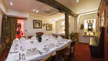 Breakfast, lunch and dinner served