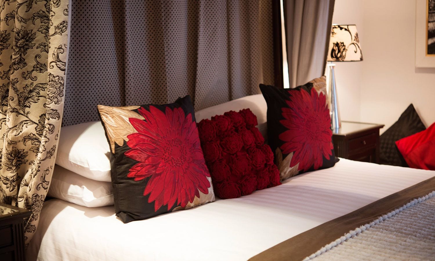 hypo-allergenic bedding, desk, iron/ironing board, free wifi