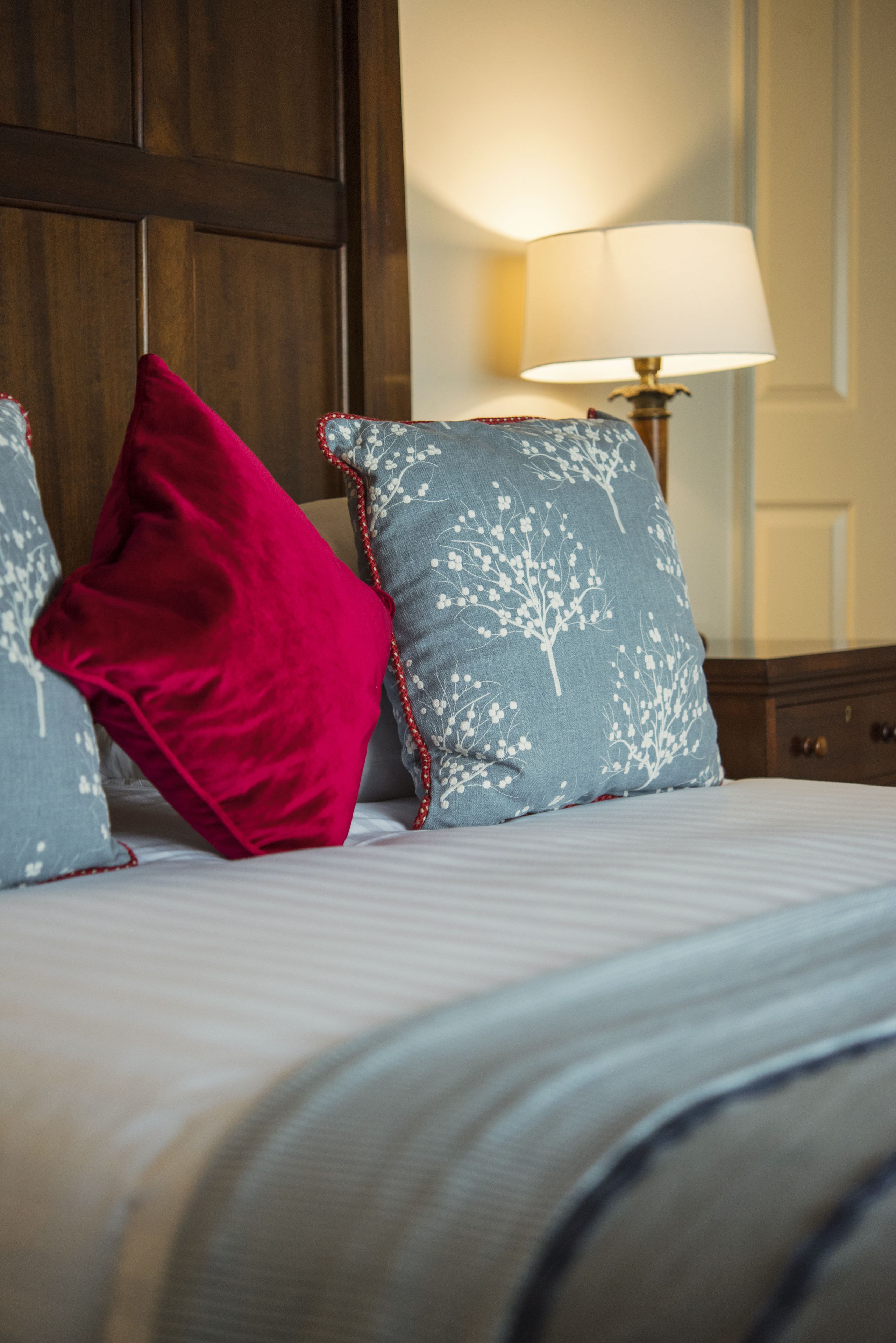 deluxe double room | hypo-allergenic bedding, desk, iron/ironing board, free wifi