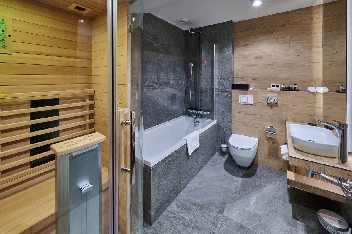 Premium Room, 1 King Bed, Sauna