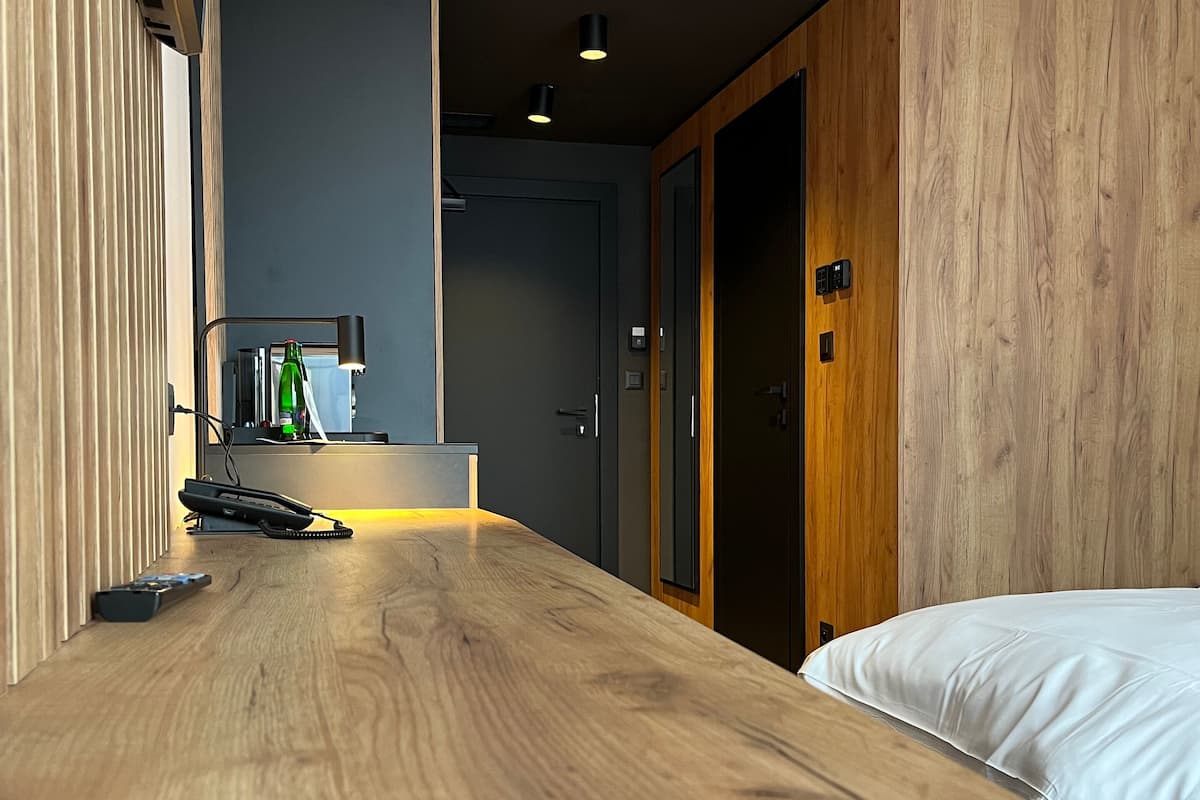 Minibar, in-room safe, desk, laptop workspace