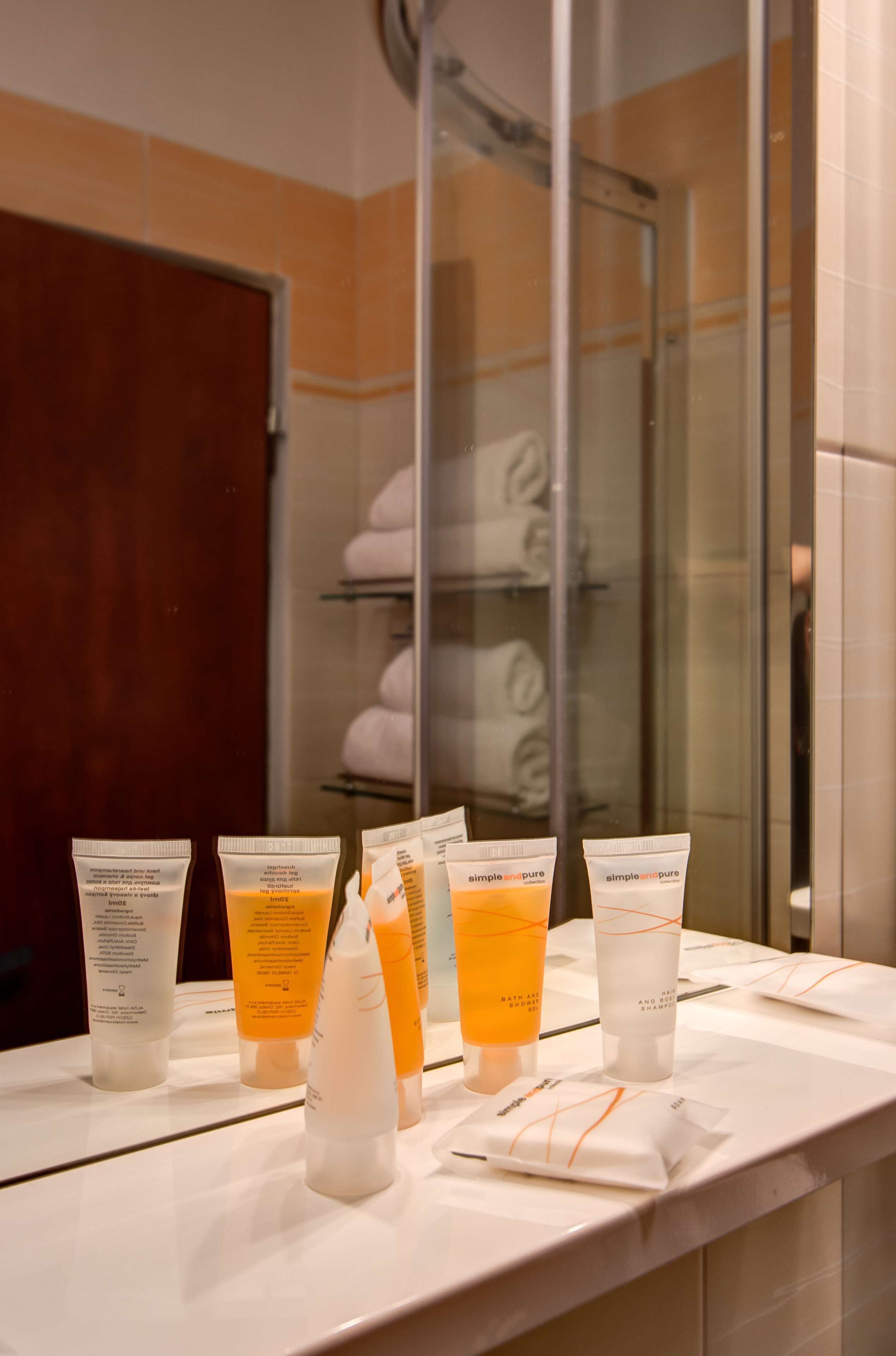 Shower, free toiletries, hair dryer, towels