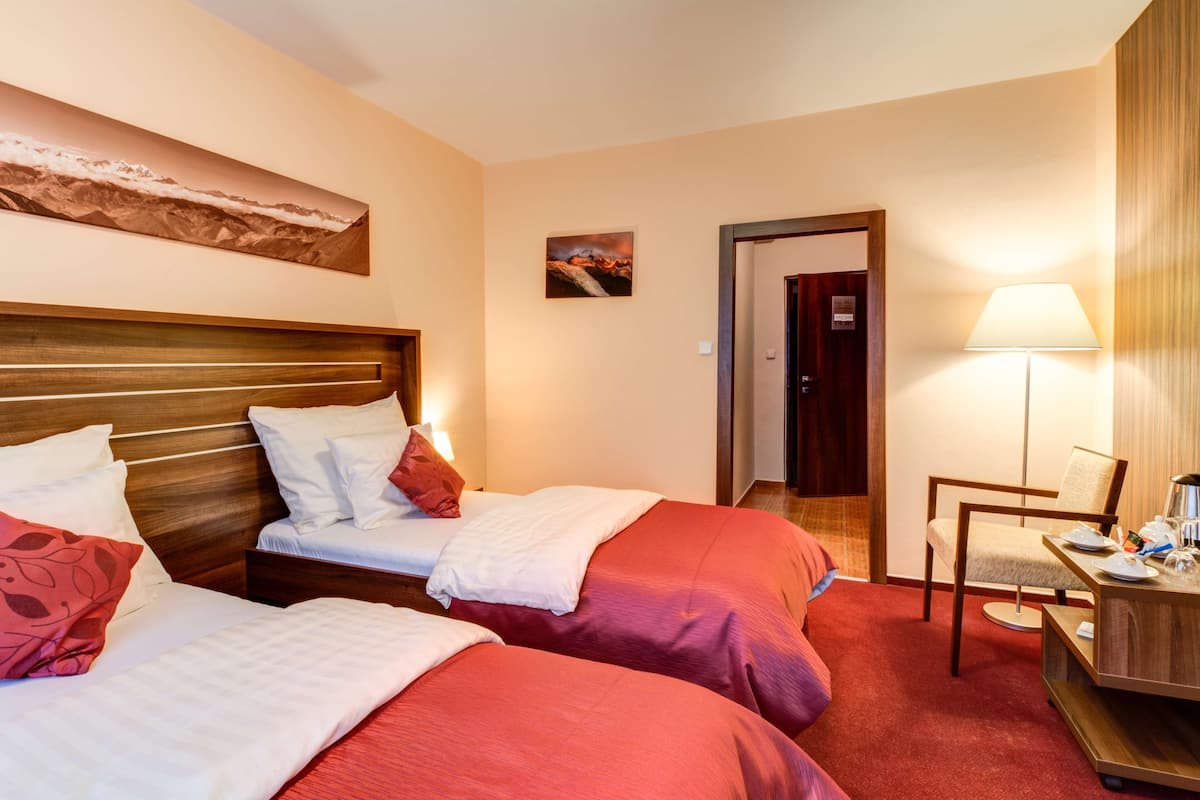 Minibar, in-room safe, desk, laptop workspace