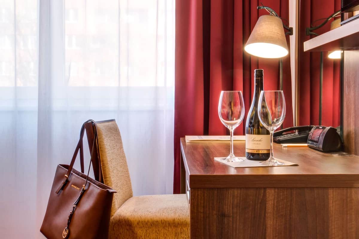 Minibar, in-room safe, desk, laptop workspace