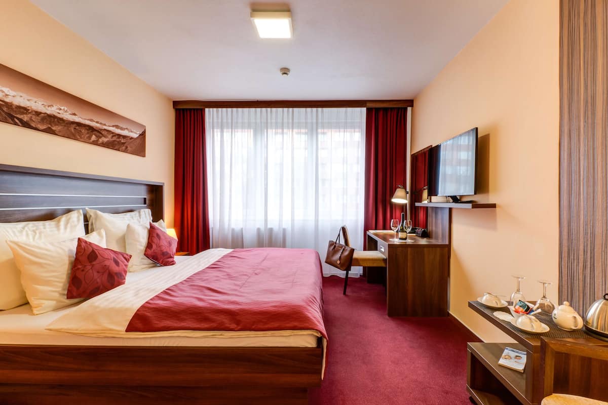 1 bedroom, minibar, in-room safe, desk