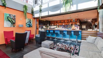 Serves lunch and dinner