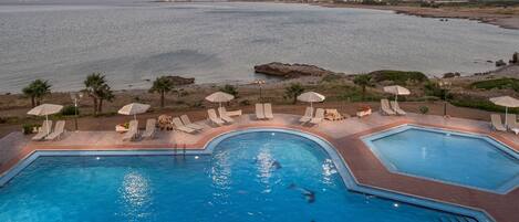 Außenpool, Sonnenschirme