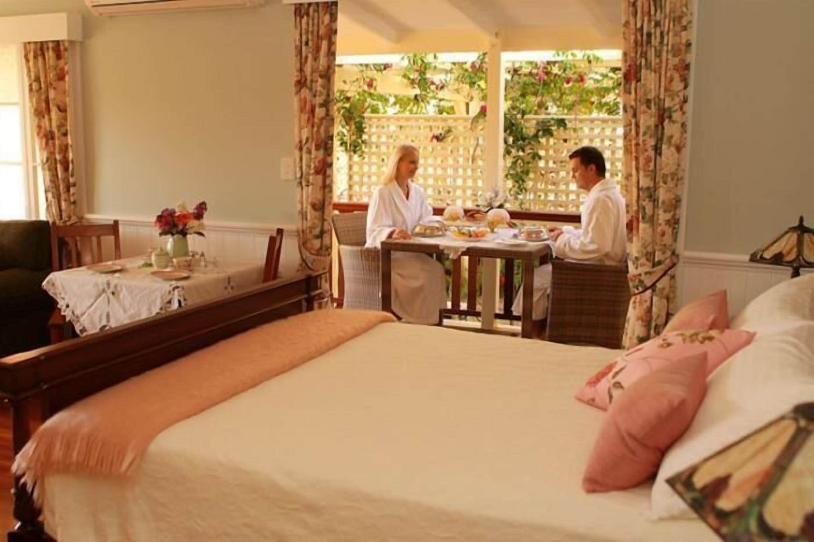 Bureau, chambres insonorisées, Wi-Fi gratuit, draps fournis